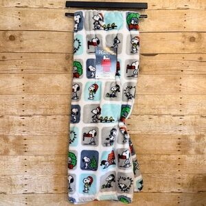 Berkshire x Peanuts Holiday Snoopy Throw NWT